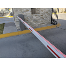 Barrera vehicular izquierda / Soporta brazo de hasta 3 m / Apertura en 1.5 s /Final de carrera ajustable por programación / Mov