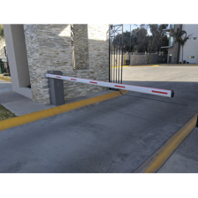 Barrera vehicular izquierda / Soporta brazo de hasta 5.5 m / Final de carrera ajustable por programación / Movimiento fluido /