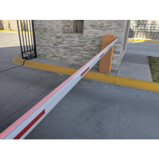 Barrera vehicular derecha / Soporta brazo de hasta 3 m / Apertura en 1.5 s /Final de carrera ajustable por programación / Movim