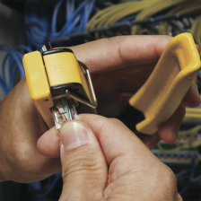 Ponchadora/Pelacables/Cortacables con Matraca para Conectores Pass-Thru RJ45
